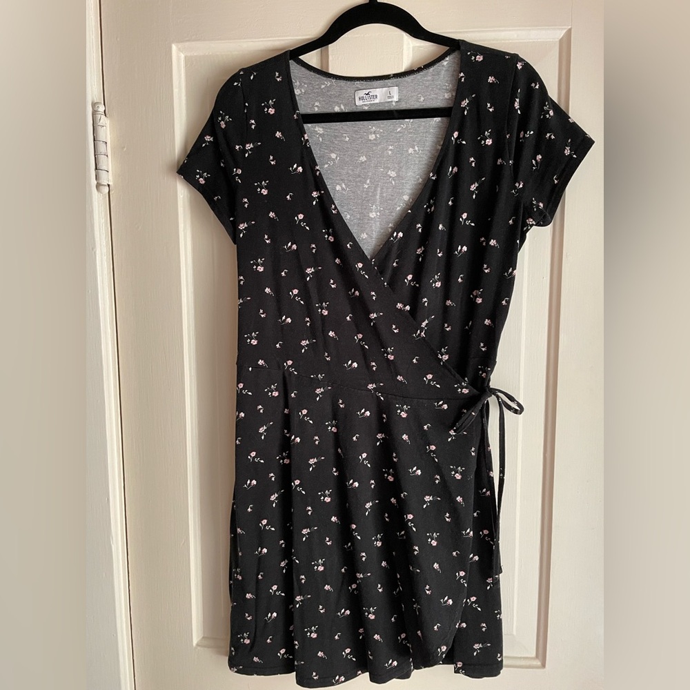 Hollister Black Floral Mini Dress size Large